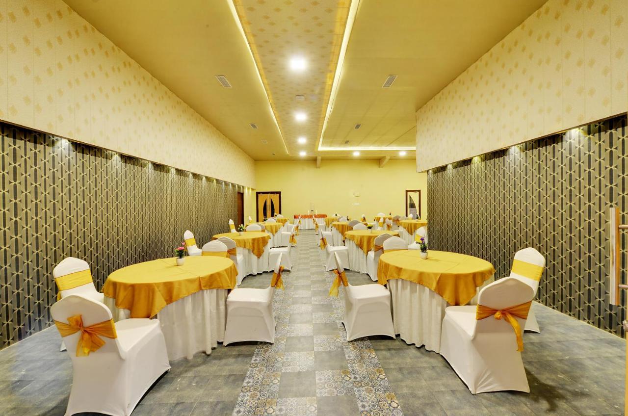 Manpho Bell Hotel & Convention Center Бангалор Экстерьер фото